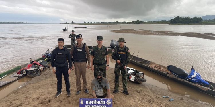 นครพนม นรข.สน.บ้านแพงสกัดจับกุมแก๊งค้า จยย. ข้ามโขง รวบผู้ต้องหา 1 ราย พร้อมของกลางเพียบ 12 นครพนม นรข.สน.บ้านแพงสกัดจับกุมแก๊งค้า จยย. ข้ามโขง รวบผู้ต้องหา 1 ราย พร้อมของกลางเพียบ