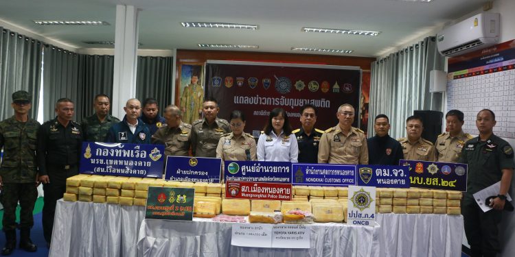 ตำรวจ สภ.เมืองหนองคาย บูรณาการ รวบ 2 หนุ่มเมืองขอนแก่น เครือข่ายขบวนการค้ายาเสพติดข้ามชาติ ได้พร้อมยาบ้ากว่า 1.8 ล้านเม็ด 12 ตำรวจ สภ.เมืองหนองคาย บูรณาการ รวบ 2 หนุ่มเมืองขอนแก่น เครือข่ายขบวนการค้ายาเสพติดข้ามชาติ ได้พร้อมยาบ้ากว่า 1.8 ล้านเม็ด