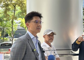 “ ณพ ณรงค์เดช” ลั่นจะอุทธรณ์ต่อ หลังศาลยกฟ้อง “กฤษณ์ ” คดียักยอกทรัพย์มรดก ชี้เป็นสิทธิ์ของคู่ความหากยังไม่พอใจผลคำพิพากษา