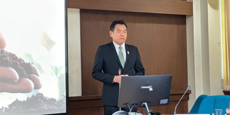 กาฬสินธุ์ทสจ.กาฬสินธุ์นำเสนอรายงาน ขานรับนโยบายรัฐบาลนำไปสู่การปฏิบัติ