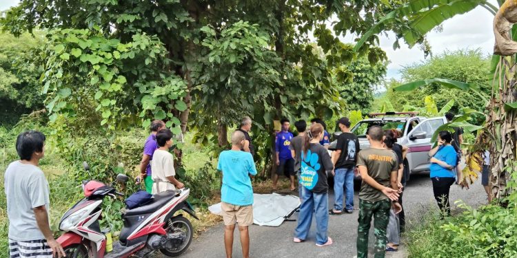 นครนายก – หนุ่มตกปลาได้กลิ่นเหม็น หันไปดูเจอศพลอยน้ำ