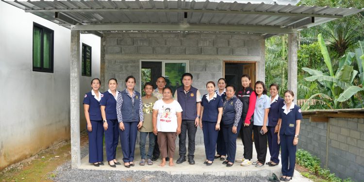 ผู้ว่าฯพังงา ส่งมอบ “บ้านกาชาด ผาสุก” ประจำปี 2568 ในพื้นที่อำเภอเมืองพังงา ช่วยเหลือประชาชนด้านที่อยู่อาศัย
