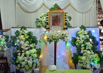 ปราจีนบุรี ติดต่อญาติหลวงพ่อมรณภาพน้องหมานอนเฝ้าอยู่บนศพได้แล้วระหว่างรอสวดพระอภิธรรมพบน้องหมานอนเฝ้าหน้าโลงศพ