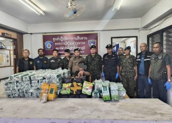 กาญจนบุรี – ชาวรางสาลี่วัย 51 ปี ใช้รถยนต์ตู้ขนยาเสพติด!! แต่ไม่รอดเจ้าหน้าที่สนธิกำลังจับได้พร้อมของกลางจำนวนมาก