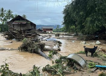 พายุบัวลอยถล่มหลายพื้นที่แม่ฮ่องสอนอ่วมหนักสถานการณ์น้ำป่าไหลหลาก อำเภอแม่สะเรียงและหลายอำเภอเจอน้ำป่าไหลหลากทำความเสียหาย ต้องเร่งระดมความช่วยเหลือด่วน