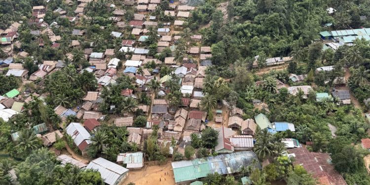 กาญจนบุรี – ชาวศูนย์พักพิงฯบ้านต้นยาง อ.สังขละบุรี จ.กาญจนบุรี 400 คน พร้อมออกไปเผชิญหน้าโลกภายนอกหากินเลี้ยงปากท้อง หลังสหรัฐตัดงบ ส่วน รองผู้ว่าฯ เร่งทำความเข้าใจกับผู้ประกอบการ