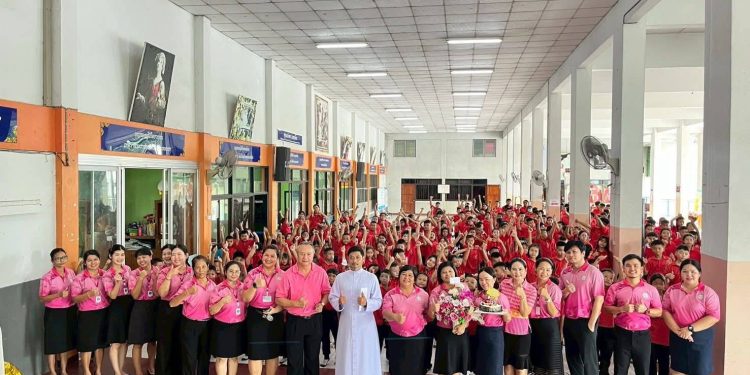 บรรยากาศแห่งความอบอุ่นในวันเกิดคุณพ่อแฮ็ค บาทหลวงอรรถพล เซ็งหลี