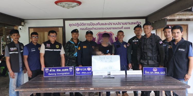 เบตง หยามเจ้าหน้าที่ ซื้อขายยาบ้าหน้าป้อมจุดบริการนักท่องเที่ยวด่านพรมแดนเบตง ถูกรวบ 1 หนีรอด 1 รับสารภาพนัดส่งครั้งแรก