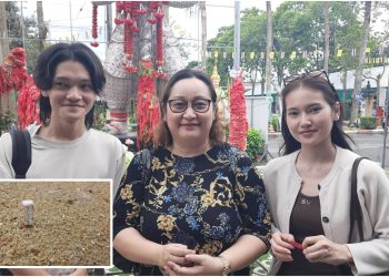 ปทุมธานี บินตรงจากหาดใหญ่แก้บนท้าวเวสฯหลังลูกชายเข้ามหาลัยดังสาขาเอกเปียนโนสำเร็จ ไอ้ไข่มาเข้าฝันรีบมาขอพรให้โชคมาแล้ว 2 ครั้ง