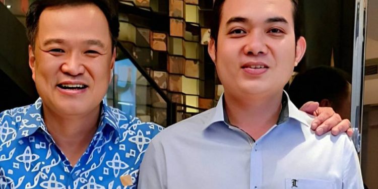 "กฤติเดช สันติวชิระกุล" อดีต สส.แพร่ ขอแสดงความยินดีกับหัวหน้าหนู ท่านอนุทิน ชาญวีรกูล หัวหน้าพรรคภูมิใจไทย ว่าที่นายกรัฐมนตรีคนที่ 32 ของประเทศไทย 12 “กฤติเดช สันติวชิระกุล” อดีต สส.แพร่ ขอแสดงความยินดีกับหัวหน้าหนู ท่านอนุทิน ชาญวีรกูล หัวหน้าพรรคภูมิใจไทย ว่าที่นายกรัฐมนตรีคนที่ 32 ของประเทศไทย