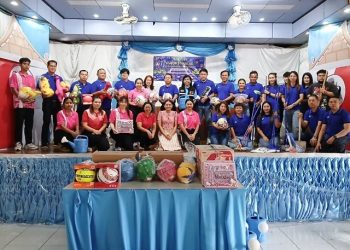 คณะศิษยานุศิษย์วัดพระธรรมกาย มอบชุดอุปกรณ์เครื่องเขียน และของขวัญ ให้กับนักศึกษาคณะรัฐศาสตร์ ภาคสมทบ มหาวิทยาลัยปทุมธานีเพื่อสนับสนุนการจัดกิจกรรม “จิตอาสาพี่น้องรัฐศาสตร์ 2568”