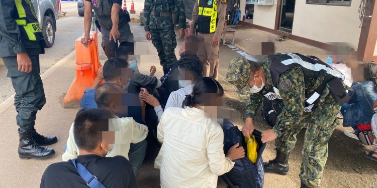 กาญจนบุรี – เข้ารายวัน จับกันทุกวัน ได้อีกต่างด้าว 16 คน!! สภ.สังขละบุรี ภ.จว.กาญจนบุรี ภ.7สนธิกำลัง จับกุมบุคคลต่างด้าวหลบหนีเข้าเมืองโดยผิดกฎหมาย