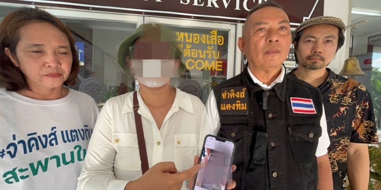 ปทุมธานี จ่าคิงส์สะพานใหม่นำแม่และเด็ก3รายแจ้งความดำเนินคดีถูกกลุ่มเยาวชนรุมโทรม ขณะที่กลุ่มเยาวชนกลุ่มนี้เคยก่อเหตุแบบนี้กว่า30ครั้ง