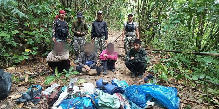กาญจนบุรี – รวบได้อีก 5 ราย! จนท.อุทยานฯเขาแหลม ลาดตระเวนดักซุ่มกลางป่า 2 วัน 1 คืน รวบ 5 ชายฉกรรจ์ ชาวพม่า สารภาพกำลังมุ่งหน้าลักลอบขุดดินร่อนแร่ทองคำ ป่าบ้านปิล๊อกคี่