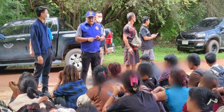 กาญจนบุรี - ตามกันมา ติดๆขบวนการขนต่างด้าว ชุดนี้จับได้ตอนรุ่งเช้า!! จับได้อีกกว่า 100 คน 12 Talknews Online