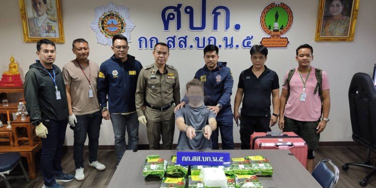 สืบนครบาล 5 จับชาวอังกฤษวัย23 เตรียมขนไอซ์ ออกนอกประเทศ 12 สืบนครบาล 5 จับชาวอังกฤษวัย23 เตรียมขนไอซ์ ออกนอกประเทศ