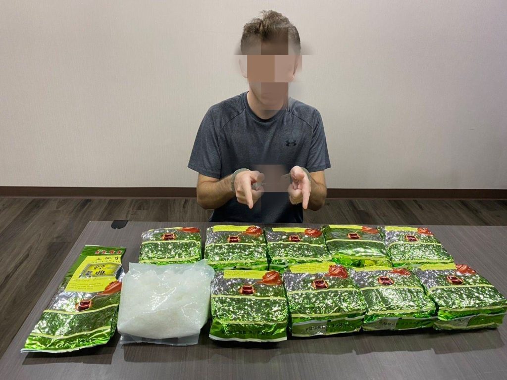 สืบนครบาล 5 จับชาวอังกฤษวัย23 เตรียมขนไอซ์ ออกนอกประเทศ 13 Talknews Online