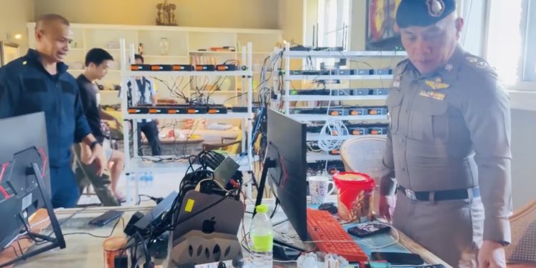 ตำรวจเชียงราย รวบ 4 คนจีน เช่าบ้านกลางเมืองเชียงราย พร้อมคอมพิวเตอร์ และอุปกรณ์อิเล็กทรอนิกส์จำนวนมาก