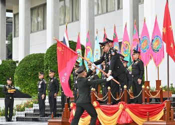 แม่ทัพไก่ รับมอบตำแหน่ง แม่ทัพภาคที่ 1 คนใหม่ ประกาศชัดพร้อมรบรักษาอธิปไตยด้วยชีวิต