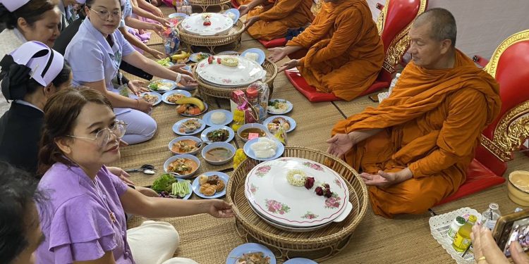 โรงพยาบาลมหาสารคาม ส่งเสริมคุณธรรม จริยธรรม และศีลธรรมในกลุ่มบุคลากร เพื่อเสริมสร้างความรักสามัคคี มีการทำงานเป็นทีม และอุทิศส่วนกุศลให้กับผู้เสียชีวิต