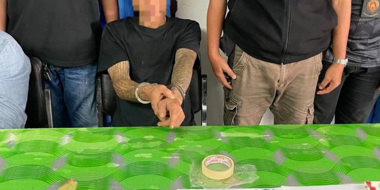 ตร.สภ.สอง "ลุยแหลก" จับกุมผู้ต้องหา 3 รายรวด พร้อมของกลางยาบ้า ส่งดำเนินคดี 12 ตร.สภ.สอง “ลุยแหลก” จับกุมผู้ต้องหา 3 รายรวด พร้อมของกลางยาบ้า ส่งดำเนินคดี