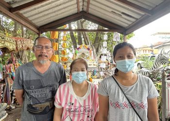 ปทุมธานี ศาลพ่อปู่ขาวให้โชคยกแก๊งหลังมาเข้าฝันถูกกันถ้วนหน้า