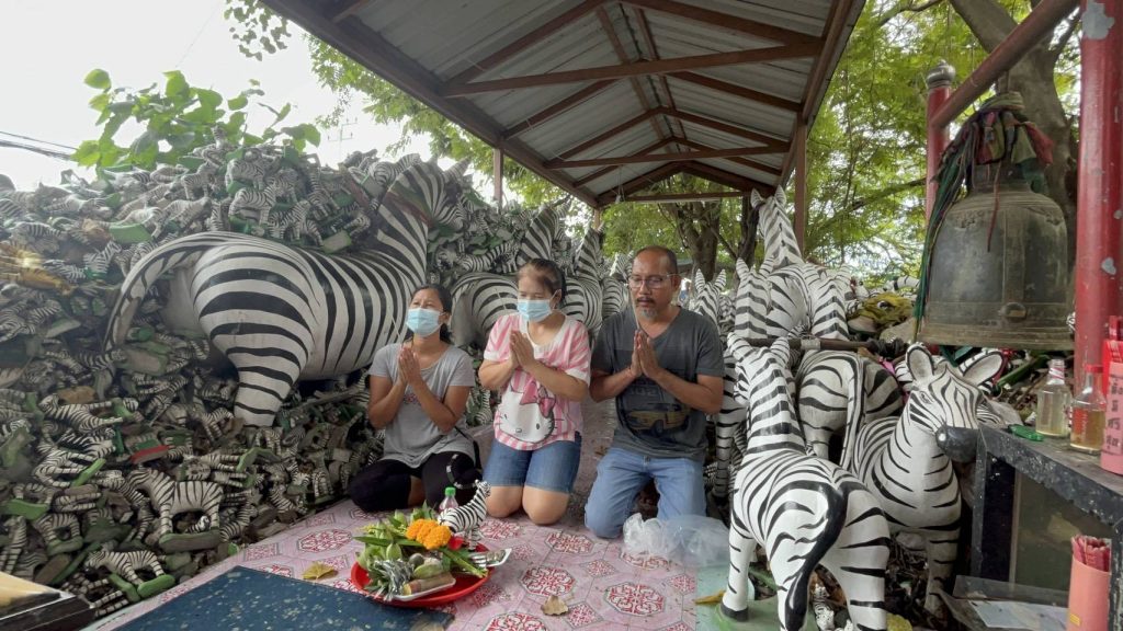 ปทุมธานี ศาลพ่อปู่ขาวให้โชคยกแก๊งหลังมาเข้าฝันถูกกันถ้วนหน้า 13 Talknews Online