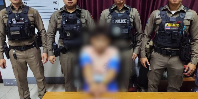 ตำรวจ สภ.เมืองเชียงราย จับหนุ่มขับรถแหกด่าน พุ่งชนจุดสกัด พบยาบ้า 15 เม็ด