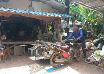 ปราจีนบุรี ลุงถึกอาสาช่วยเก็บขยะครัวเรือน