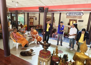 กาญจนบุรี – งามไส้ พระลูกวัดคู่กรณีเจ้าอาวาสที่ถูกทำร้ายด้วยสายยางรดน้ำ ตรวจพบฉี่สีม่วง พร้อมยอมสึกกลับไปรักษาที่บ้านเกิดใน กทม.