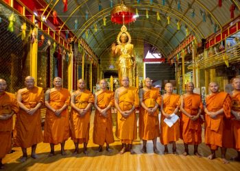 หลวงพี่น้ำฝน วัดไผ่ล้อมจัดพิธีต้นแบบ ปฏิญาณตนหน้าพระองคุลิมารเถระ เลิกสิ่งเสพติดทั้งปวง รับออกพรรษา