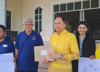 พังงา-ชาวพังงาชูป้ายและยื่นหนังสือแสดงจุดยืนคัดค้านการขอใช้พื้นที่ตั้งฐานทัพของสหรัฐอเมริกา