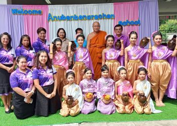 สิงห์บุรี / โรงเรียนอนุบาลบางระจันจัดพิธีต้อนรับ “ผอ.วราพร สุขศิริ” อย่างอบอุ่น