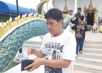 ปทุมธานี ยังฟีเวอร์ไม่หยุดสายมูแห่โกยเกล็ดพญานาคเข้ากระเป๋า พ่อปู่ศรีสุทโธแม่ย่าปทุมมาดลหายป่วยโรคร้ายสาวรีบแก้บน ไอ้ไข่วัดบึงบาให้โชคยกครอบครัว 5 งวดติด