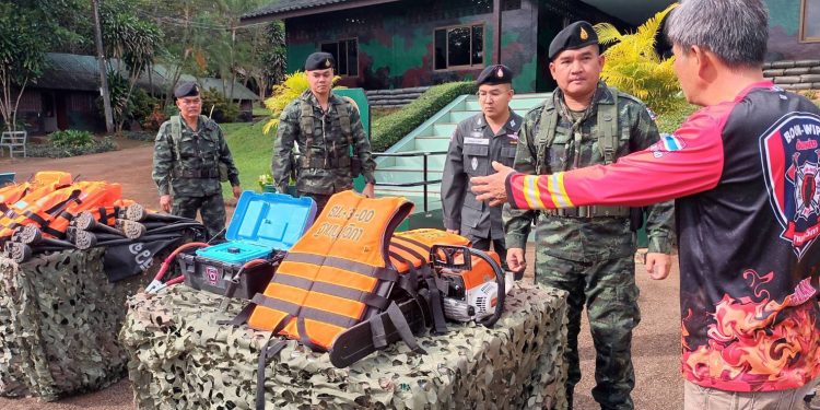 กาญจนบุรี - เตรียมความพร้อม!ฉก.ลาดหญ้า กองกำลังสุรสีห์ ตรวจความพร้อมกำลังพล และยุทโธปกรณ์ เพื่อเตรียมความพร้อมช่วยเหลือพี่น้องประชาชนในภัยพิบัติ 12 กาญจนบุรี – เตรียมความพร้อม!ฉก.ลาดหญ้า กองกำลังสุรสีห์ ตรวจความพร้อมกำลังพล และยุทโธปกรณ์ เพื่อเตรียมความพร้อมช่วยเหลือพี่น้องประชาชนในภัยพิบัติ