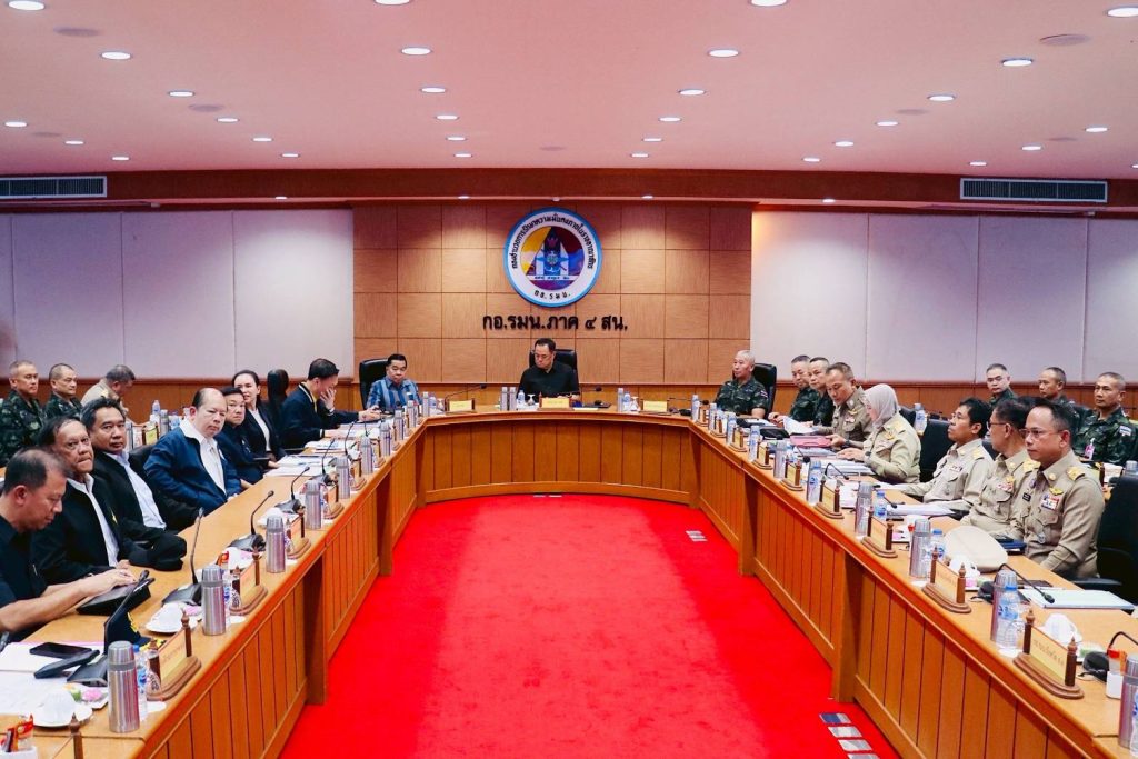 นายกรัฐมนตรี/ผอ.รมน. นำคณะฝ่ายความมั่นคงติดตามสถานการณ์ชายแดนใต้ ย้ำรัฐบาลพร้อมสนับสนุนทุกมิติ เพื่อให้ประชาชนอยู่ร่วมกันอย่างปลอดภัยและมั่นคง 13 Talknews Online