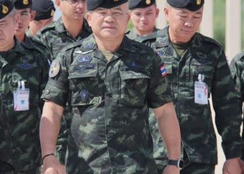 มทภ.2 ยัน ไม่นิ่งนอนใจ ปม ทหารกัมพูชา รื้อรั้วลวดหนามไทย ส่งชุดเก็บกู้วัตถุระเบิด เคลียร์พื้นที่ ก่อนวางลวดหนามใหม่ หวั่นฝังทุ่นระเบิด ล่อทหารไทย