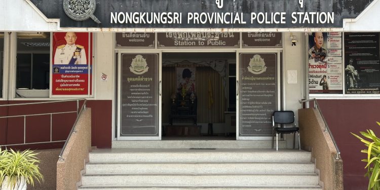 กาฬสินธุ์ยายวัย 78 ปีผวาโร่แจ้งตำรวจจับชายบุกเข้าบ้านขู่ฆ่eายกครัว 12 กาฬสินธุ์ยายวัย 78 ปีผวาโร่แจ้งตำรวจจับชายบุกเข้าบ้านขู่ฆ่eายกครัว