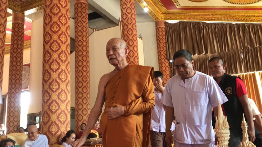 ชัยภูมิ ไผ่พงศธร ป๋อง สุพรรณ และสาธุชนทั่วทุกสารทิศนับ10,000 คนแห่ร่วมพิธีทอด กฐินสามัคคีที่วัดหลวงปู่จื่อ เทพเจ้าแห่งสายน้ำ อย่างคับคั่ง โดยยอดกฐินจากผู้ใจบุญร่วมถวายอย่างไม่เป็นทางการจำนวนเงิน 3,163,480 บาท 13 Talknews Online