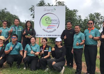 ชัยภูมิเกษตรกรสุดเจ๋งอบถ่านธรรมชาติ ไบโอชาร์ บำรุงสวนอะโวคาโดคาร์บอนต่ำหนึ่งเดียวในประเทศ