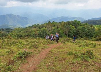 หวิดดี้ยงฟ้าผ่านักท่องเที่ยวคาดอยสูงระดมช่วยโกลาหล