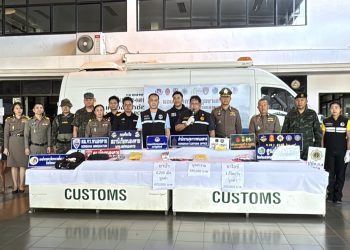 ศุลกากรหนองคาย ตรวจยึด ไอซ์ 1 กก. ยาบ้ากว่า 6 พันเม็ด ซุกในกระเป๋าเป้เดินทาง มากับรถโดยสารระหว่างประเทศ เวียงจันทน์ – กรุงเทพฯ