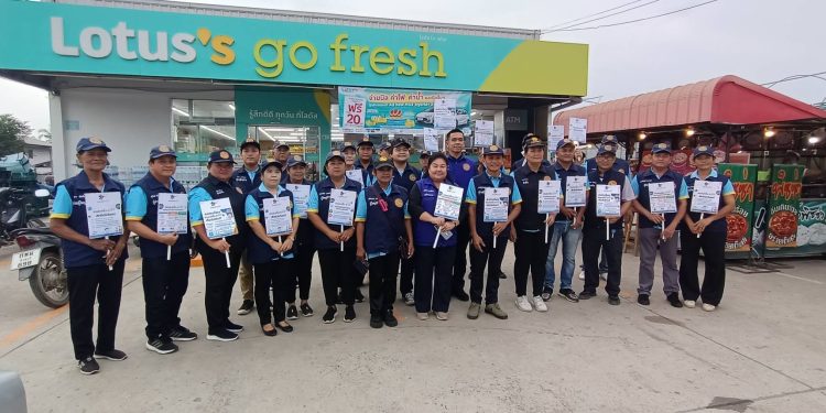 สิงห์บุรี / ขับเคลื่อนนโยบาย “คนละครึ่งพลัส” อำเภอค่ายบางระจัน ลงพื้นที่ประชาสัมพันธ์เชิงรุกถึงประชาชนและร้านค้า