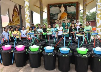 สสจ.อุตรดิตถ์ และทีมสมาคมแม่บ้านสาธารณสุข สาขาจังหวัดอุตรดิตถ์ ลงพื้นที่ เพื่อเยี่ยม สร้างขวัญกำลังใจ มอบสิ่งของเครื่องใช้จำเป็นให้กับ ประชาชนอำเภอน้ำปาด จำนวน 68 ชุด