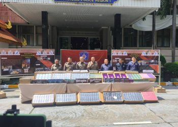 ตำรวจภูธรภาค 1 ทลายเครือข่ายลักลอบขน “บุหรี่ไฟฟ้า” ล็อตใหญ่จากภาคใต้เข้าพื้นที่ภาคกลาง ยึดของกลางกว่า 48,000 ชิ้น มูลค่ารวมกว่า 20 ล้านบาท ดำเนินคดีผู้เกี่ยวข้อง 3 ราย