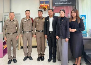 พังงา -ทนายเอก สรรเพชร ทิพย์มณเฑียร” สมัครรับเลือกตั้งประธานสภาทนายความจังหวัดพังงา สมัยที่ 2 พร้อมสโลแกน “รักเพื่อน ห่วงพี่ ดูแลน้อง” ได้รับหมายเลข 1 – เสียงเชียร์ล้นหลามจากพี่น้องทนายความทั่วจังหวัด