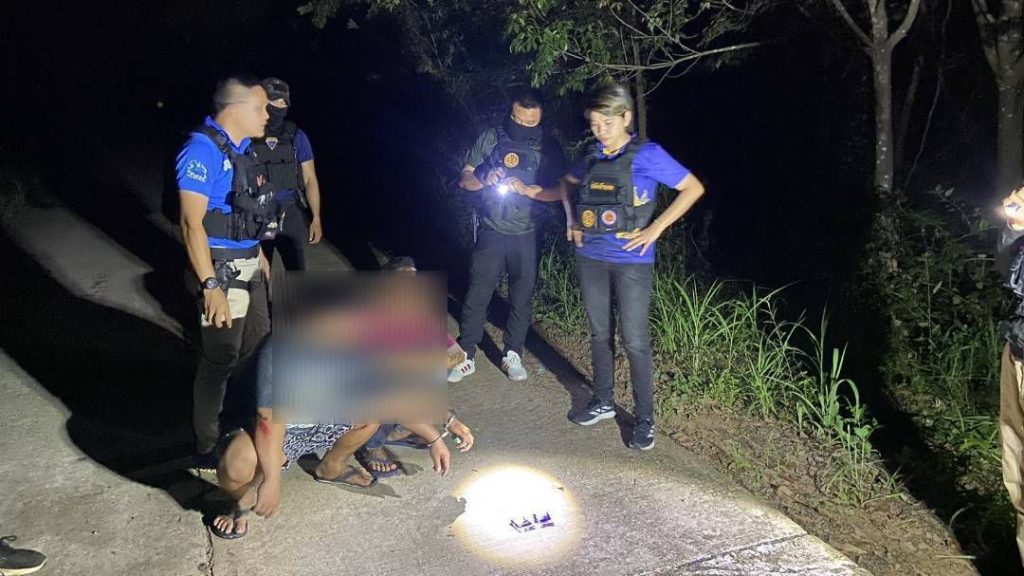 มุกดาหาร ทีม “สิงห์เมืองมุก” ติดตามจับผู้ค้ายาบ้าจากกลางวันถึงค่ำได้ผู้ต้องหาเสพ 1 ค้า 1 ยึดยาบ้า 400 เม็ด 13 Talknews Online