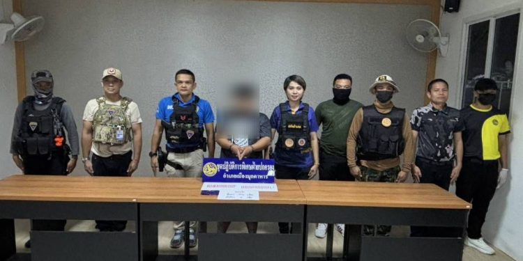 มุกดาหาร ทีม “สิงห์เมืองมุก” ติดตามจับผู้ค้ายาบ้าจากกลางวันถึงค่ำได้ผู้ต้องหาเสพ 1 ค้า 1 ยึดยาบ้า 400 เม็ด 12 มุกดาหาร ทีม “สิงห์เมืองมุก” ติดตามจับผู้ค้ายาบ้าจากกลางวันถึงค่ำได้ผู้ต้องหาเสพ 1 ค้า 1 ยึดยาบ้า 400 เม็ด