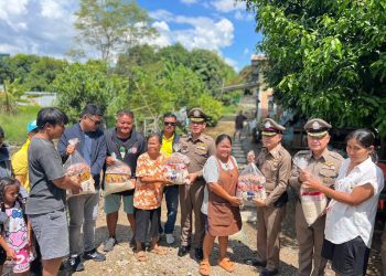 สิงห์บุรี – ตำรวจภูธรจังหวัดสิงห์บุรีลงพื้นที่ช่วยเหลือผู้ประสบอุทกภัย