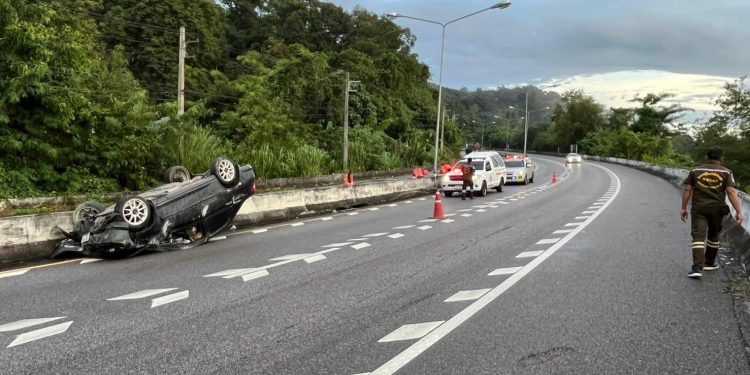 อีกแล้ว !!! เก๋งพลิกคว่ำบริเวณโค้งบ้านเขาพลึง ต.ห้วยไร่ รถพังยับ คนขับบาดเจ็บ กู้ภัยนำส่ง รพ.สมเด็จพระยุพราชเด่นชัย 12 อีกแล้ว !!! เก๋งพลิกคว่ำบริเวณโค้งบ้านเขาพลึง ต.ห้วยไร่ รถพังยับ คนขับบาดเจ็บ กู้ภัยนำส่ง รพ.สมเด็จพระยุพราชเด่นชัย